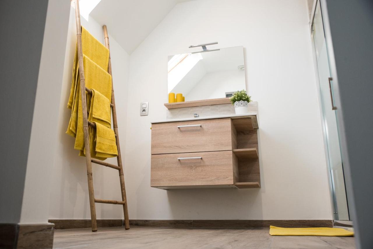 Au Petit Canteleu - Bed & Breakfast Beloeil Εξωτερικό φωτογραφία